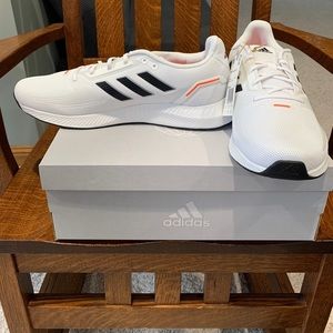 BRAND NEW MENS ADIDAS TENNIS SHOES